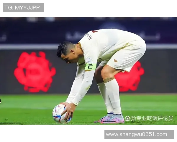 曼联对阵罗马比赛中C罗精彩头球助球队逆转胜利